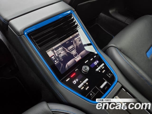 Porsche Panamera 2018 — ფოტო 8/20