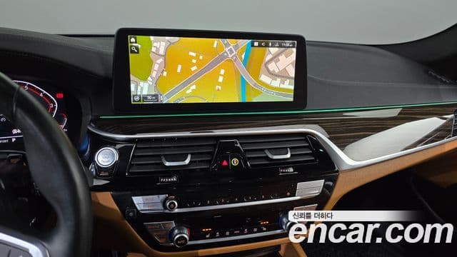 BMW 5 Series 2022 — ფოტო 14/20