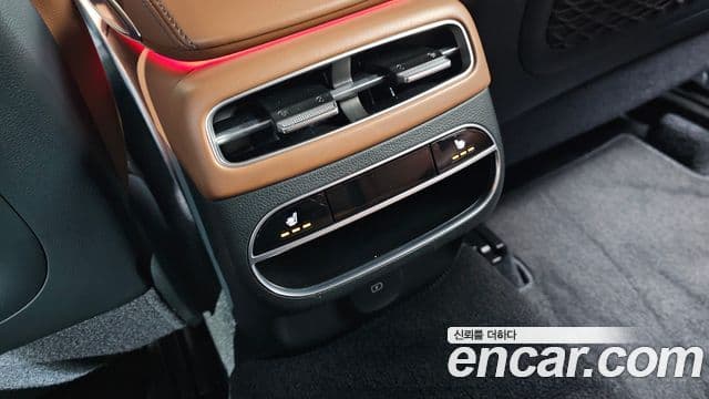 Genesis GV70 2022 — ფოტო 18/20
