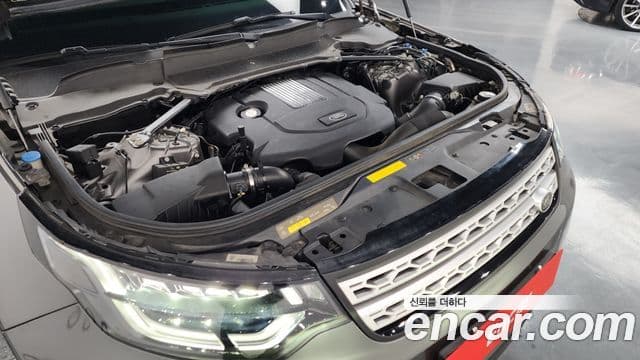Land Rover Discovery 5 2019 — ფოტო 6/20