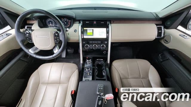 Land Rover Discovery 5 2019 — ფოტო 7/20