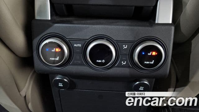 Land Rover Discovery 5 2019 — ფოტო 18/20