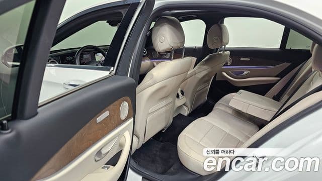 Mercedes-Benz E-Class 2022 — Şəkil 11/20