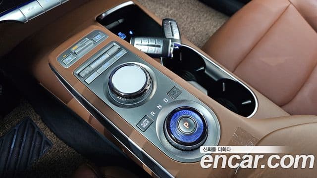 Genesis GV70 2023 — ფოტო 18/20
