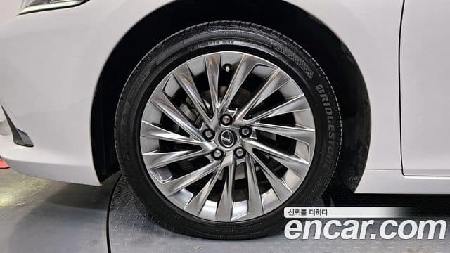 Lexus ES300h 2020 — Şəkil 5/20