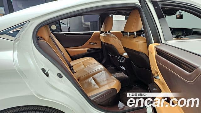 Lexus ES300h 2020 — Şəkil 12/20