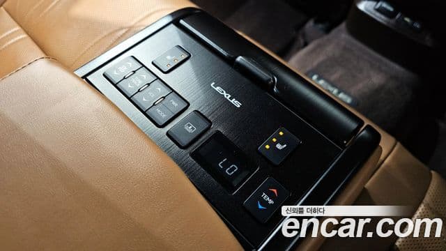 Lexus ES300h 2020 — Şəkil 18/20