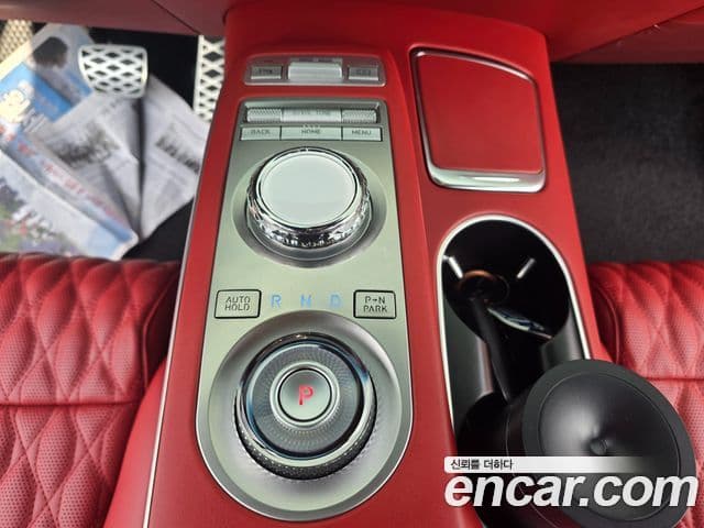 Genesis GV70 2022 — ფოტო 15/20