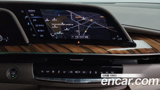 Cadillac Escalade 2021 — ფოტო 14/20