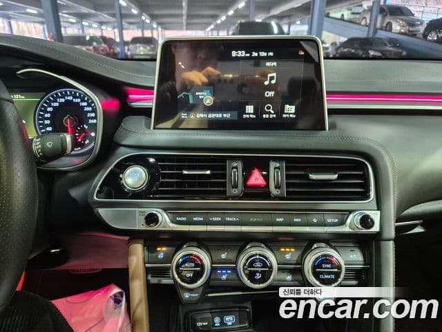 Genesis G70 2018 — ფოტო 15/20