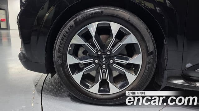 Kia Carnival 2022 — ფოტო 5/20