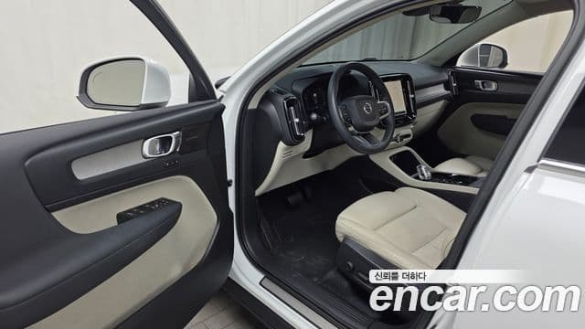 Volvo XC40 2022 — Şəkil 10/20