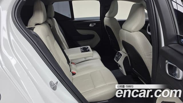 Volvo XC40 2022 — Şəkil 12/20