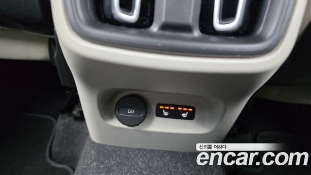 Volvo XC40 2022 — Şəkil 19/20