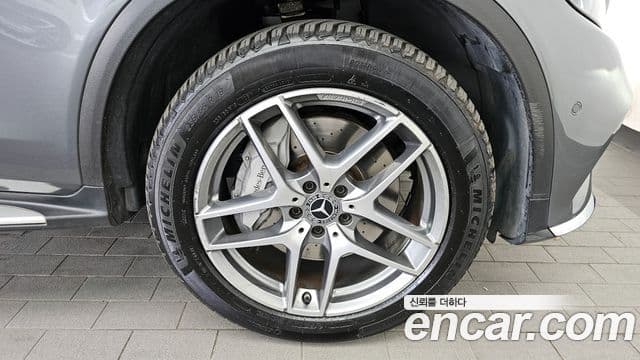 Mercedes-Benz GLC-Class 2018 — Photo 12/20