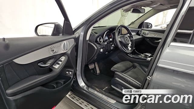 Mercedes-Benz GLC-Class 2018 — Photo 15/20