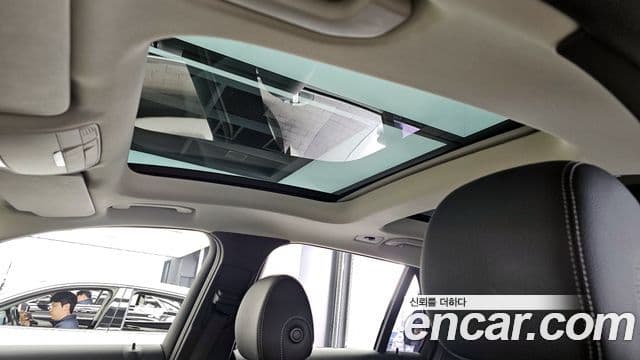 Mercedes-Benz GLC-Class 2018 — Photo 11/20