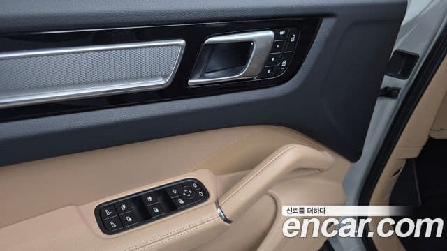 Porsche Cayenne 2023 — Фото 18/20