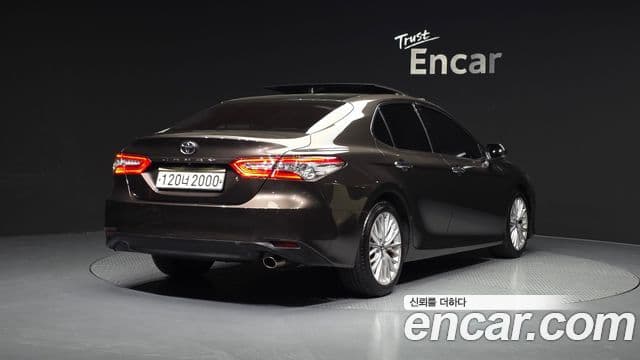 Toyota Camry 2019 — Şəkil 2/20