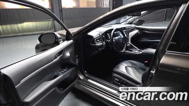 Toyota Camry 2019 — Şəkil 10/20