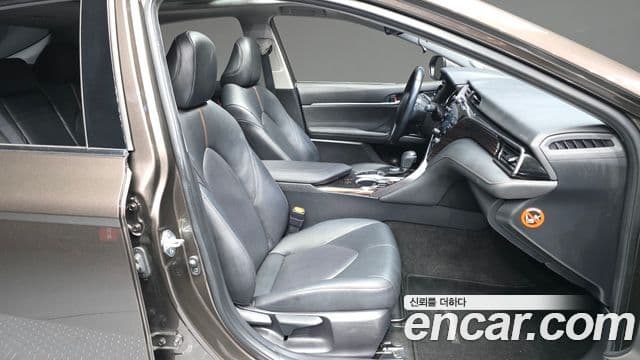 Toyota Camry 2019 — Şəkil 11/20