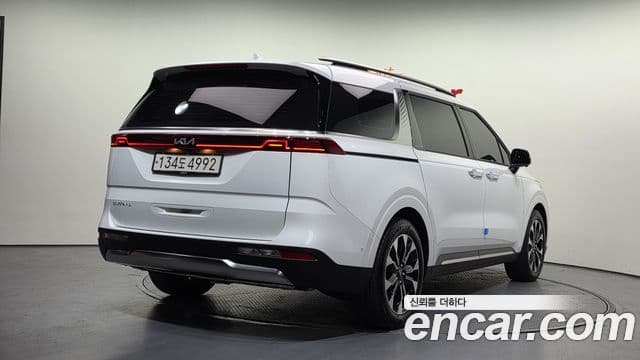 Kia Carnival 2023 — Фото 2/20