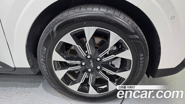 Kia Carnival 2023 — Фото 5/20