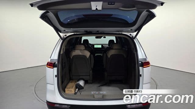 Kia Carnival 2023 — Фото 20/20