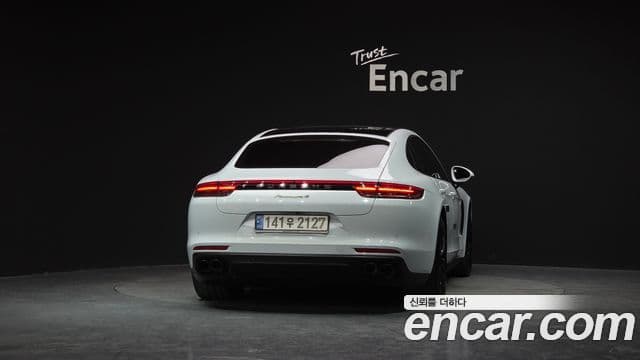 Porsche Panamera 2020 — ფოტო 15/20