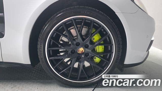 Porsche Panamera 2020 — ფოტო 18/20