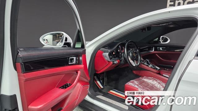 Porsche Panamera 2020 — ფოტო 16/20
