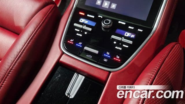 Porsche Panamera 2020 — ფოტო 11/20