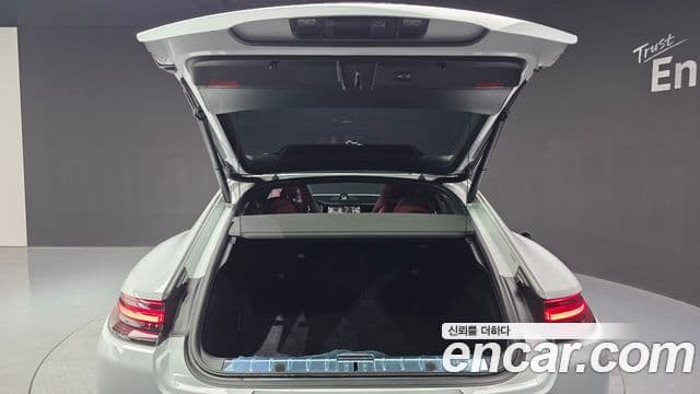 Porsche Panamera 2020 — ფოტო 4/20