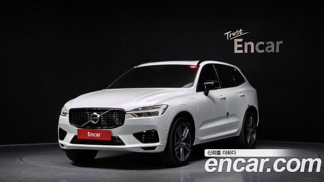 Volvo XC60 2021 — ფოტო 1/20