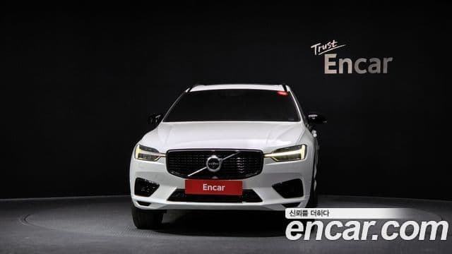 Volvo XC60 2021 — ფოტო 3/20
