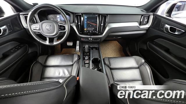 Volvo XC60 2021 — ფოტო 7/20