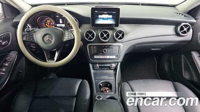 Mercedes-Benz GLA-Class 2018 — ფოტო 7/20