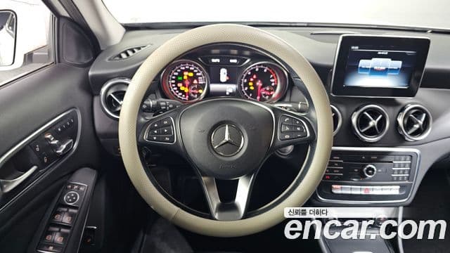 Mercedes-Benz GLA-Class 2018 — ფოტო 13/20