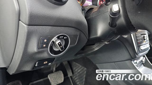 Mercedes-Benz GLA-Class 2018 — ფოტო 14/20