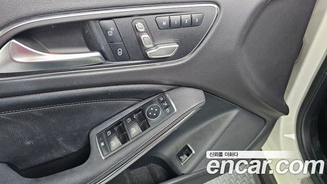 Mercedes-Benz GLA-Class 2018 — ფოტო 15/20
