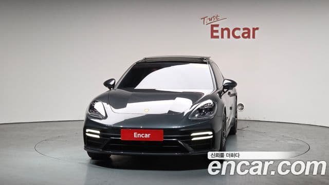 Porsche Panamera 2021 — ფოტო 17/20