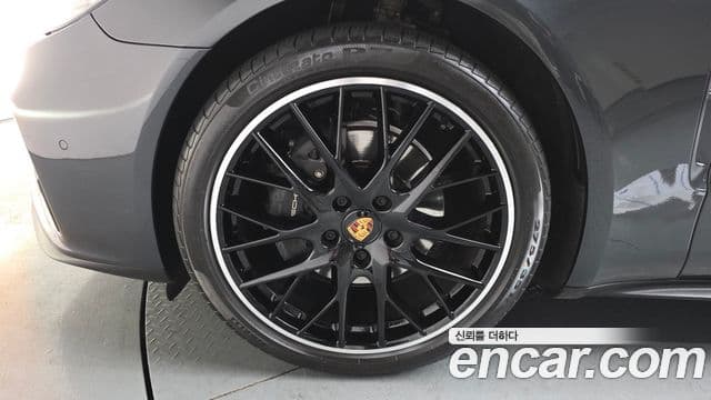 Porsche Panamera 2021 — ფოტო 2/20