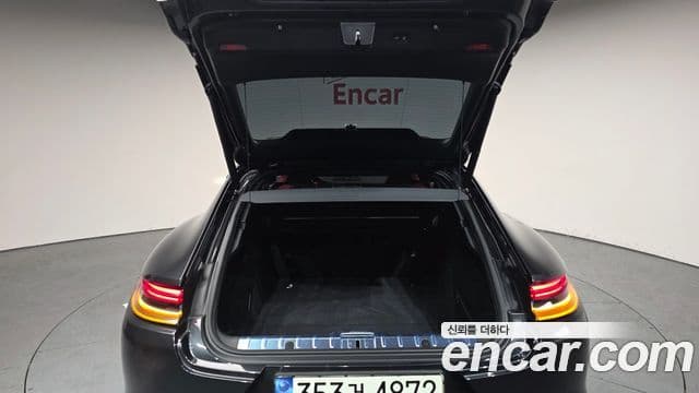 Porsche Panamera 2021 — ფოტო 15/20