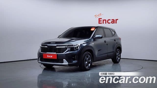 Kia Seltos 2023 — ფოტო 1/20