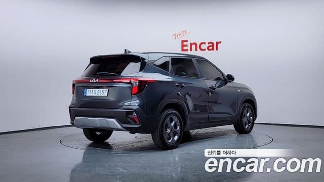 Kia Seltos 2023 — ფოტო 2/20