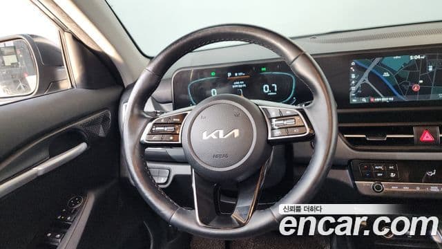 Kia Seltos 2023 — ფოტო 13/20