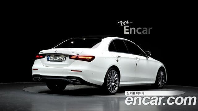 Mercedes-Benz E-Class 2022 — ფოტო 2/20
