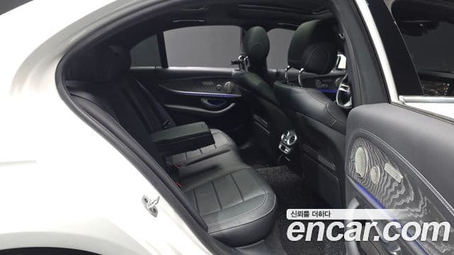 Mercedes-Benz E-Class 2022 — ფოტო 12/20