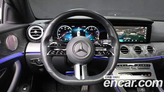 Mercedes-Benz E-Class 2022 — ფოტო 13/20