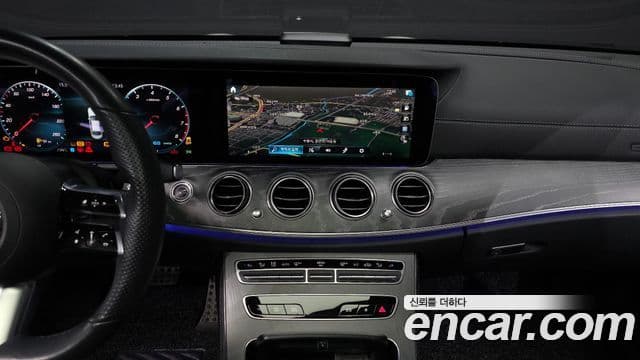 Mercedes-Benz E-Class 2022 — ფოტო 14/20